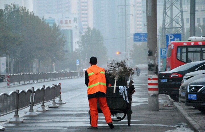 河南第十七屆環(huán)衛(wèi)節(jié)：對“城市美容師”說聲辛苦了！