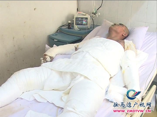 特別關(guān)注：深夜火災(zāi)一家三口兩人重傷，同窗好友集體救助_20141214203228.JPG