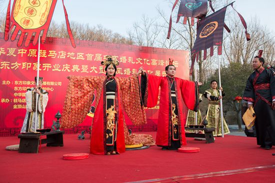 一場漢服婚禮秀讓金頂山賺足了眼球！
