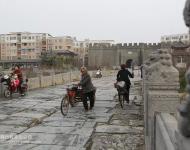 河南民間古建筑——宏濟橋位于河南省汝南縣城北，跨汝河，明代稱弘濟橋、博愛橋，清代稱迎恩橋，因靠近天中山又稱天中橋，現在以方位稱北關大橋。歷經400余年，安然挺立，為豫南地區(qū)著名的古橋梁。（圖/文野貓）