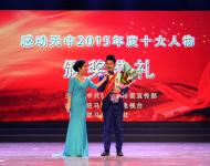 每一個離家在外的游子都是家鄉(xiāng)放飛的音符，他是眾多音符中靈動的高音。用旋律歌頌夢想歌頌正能量，用歌聲唱響家鄉(xiāng)唱響時代。我在駐馬店等你來，是胸懷、是氣魄、更是對未來的美好期待。暖心歌手——余潤澤