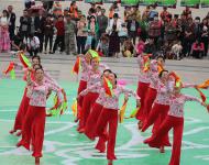 廣場(chǎng)舞大賽不僅是構(gòu)建和諧社會(huì)，豐富我市群眾文化生活的一項(xiàng)具體舉措，也是推進(jìn)全民健身活動(dòng)，營(yíng)造溫馨美好家園的一個(gè)宣傳舞臺(tái)，更是眾多廣場(chǎng)舞愛好者展示和交流的重要平臺(tái)?！旧喜檀黻?duì)】