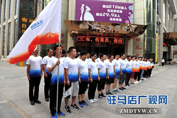 2a活動人員整齊集合，準(zhǔn)備早操晨跑.JPG