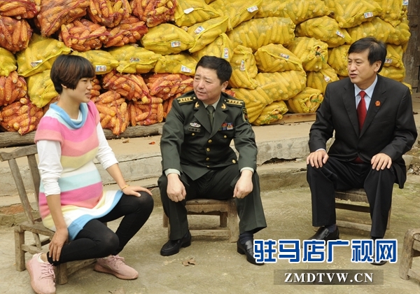 【03】軍功章里也有你的一半！劉衛(wèi)國(guó)院長(zhǎng)、孫亞軒院長(zhǎng)向軍人妻子表示敬意.jpg