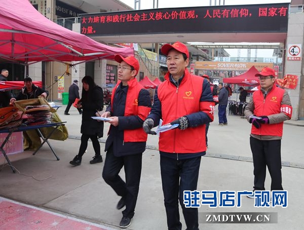 志愿者普法進(jìn)商戶(hù)+(2).JPG