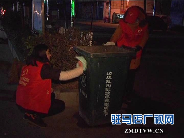 西平縣各界志愿者開展“走近環(huán)衛(wèi)工人，共建美麗西平”凌晨義務勞動_2016129104835.JPG