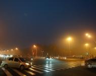 霧霾底下又是什么樣？圖為1月3日清晨，空氣質(zhì)量嚴(yán)重污染的天津街頭。李勝利/東方IC