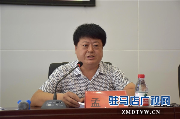 5、駐馬店市科技學校常務副校長孟軍宣讀《關于實施“你的第二成長大學—高級技能人才培養(yǎng)計劃”的工作方案》；.jpg