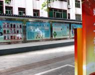 好人一條街，街道墻體所嵌圖畫(huà)分別為講文明、樹(shù)新風(fēng)、中國(guó)夢(mèng)及社會(huì)主義核心價(jià)值觀等內(nèi)容。