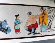 墻體上形象生動(dòng)的圖畫(huà)敘述了岳飛的忠孝之事，成為群眾尤其是小朋友喜聞樂(lè)見(jiàn)的宣傳形式。