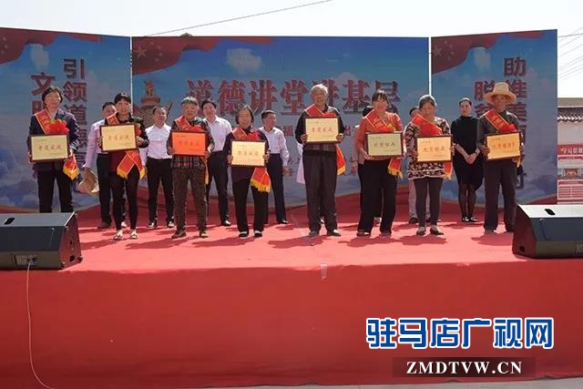 02文明助脫貧！上蔡縣委宣傳部把道德講堂辦到村民家門口.jpg
