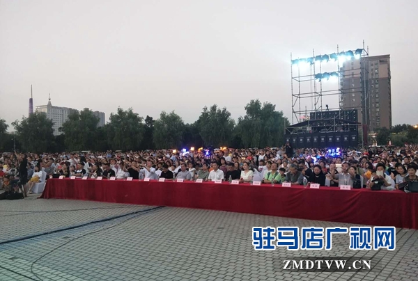 景舞團(tuán)十周年大型匯報演出在天中廣場舉行