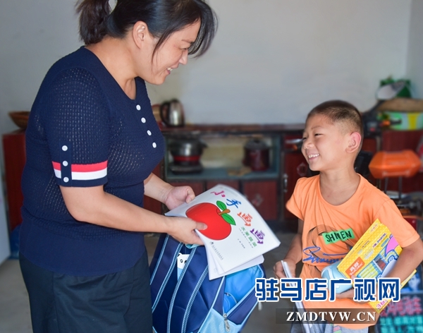 “阿姨，俺給您說(shuō)個(gè)悄悄話”