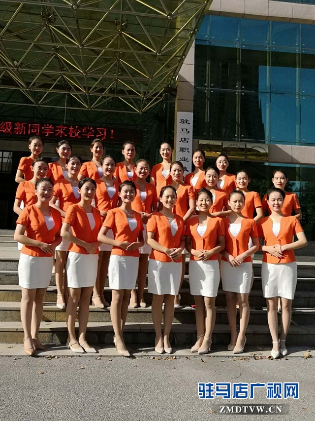 第二十一屆“中國(guó)農(nóng)加工洽談會(huì)”政務(wù)講解員集體換裝亮相