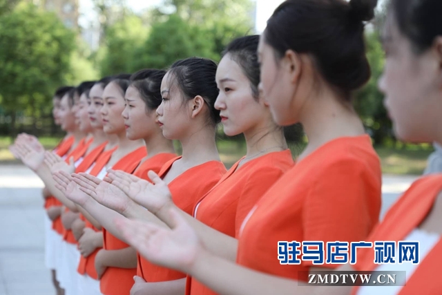 第二十一屆“中國(guó)農(nóng)加工洽談會(huì)”政務(wù)講解員集體換裝亮相