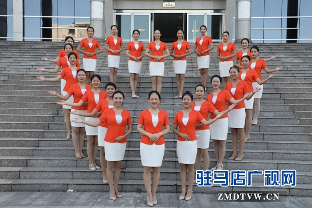 第二十一屆“中國(guó)農(nóng)加工洽談會(huì)”政務(wù)講解員集體換裝亮相