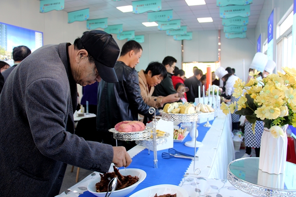 遂平天縱御府舉行 “美食樂翻天 抓錢總動(dòng)員”活動(dòng)