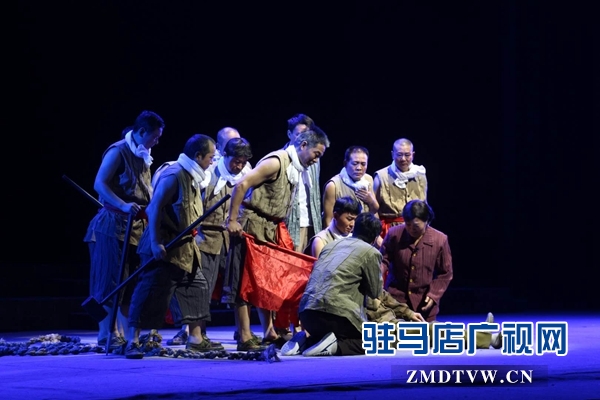 原創(chuàng)豫劇現(xiàn)代戲《追夢》首場演出獲市民點(diǎn)贊