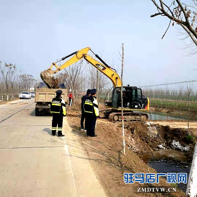 正陽(yáng)縣開(kāi)展“公路記憶”路域環(huán)境整治行動(dòng)