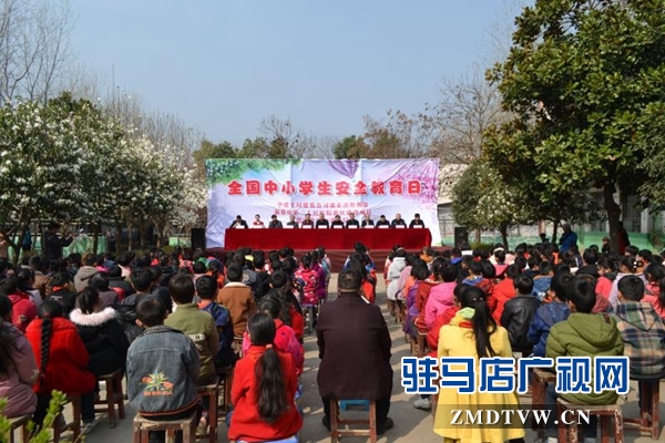 新蔡縣開展“全國中小學(xué)安全教育進校園” 宣傳活動
