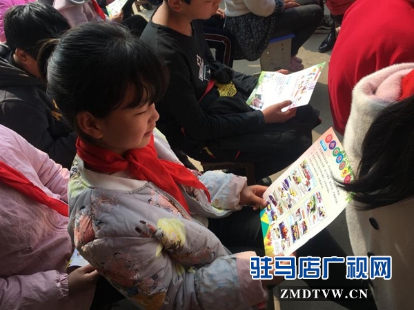 新蔡縣開展“全國中小學(xué)安全教育進校園” 宣傳活動