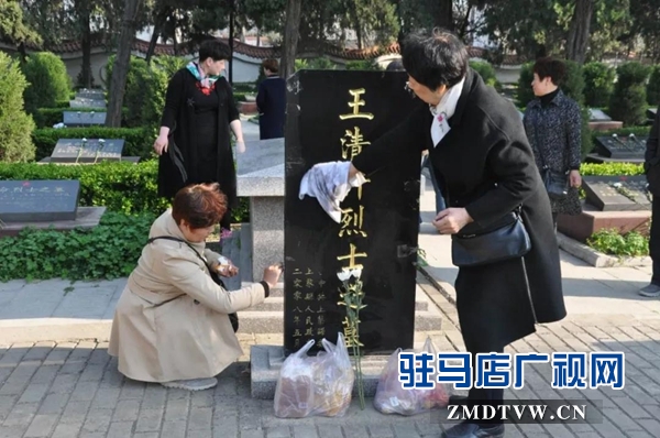 上蔡縣退役軍人事務(wù)局開(kāi)展清明祭英烈活動(dòng)