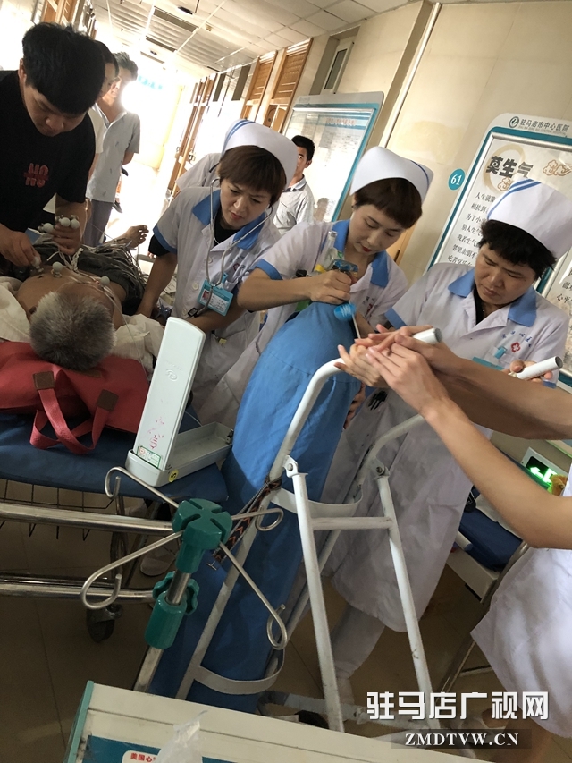 七旬老人就醫(yī)突發(fā)心肌梗死  醫(yī)護(hù)人員上演生死大營(yíng)救
