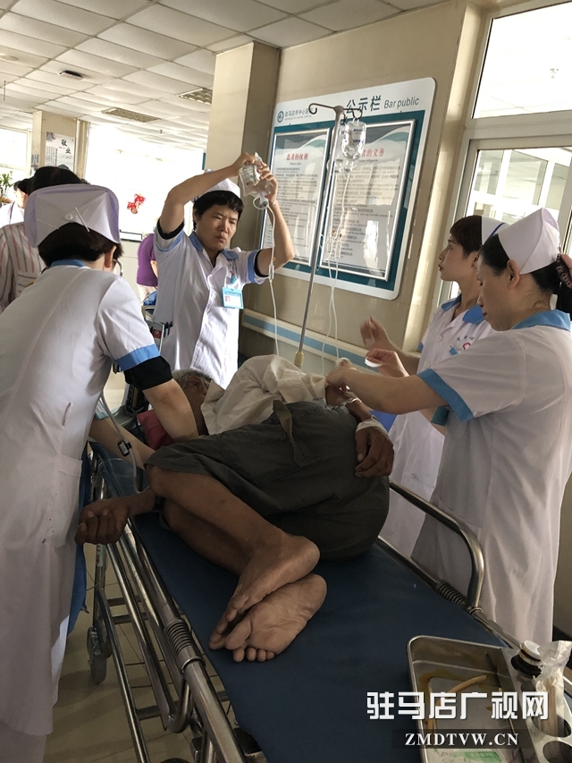 七旬老人就醫(yī)突發(fā)心肌梗死  醫(yī)護(hù)人員上演生死大營(yíng)救