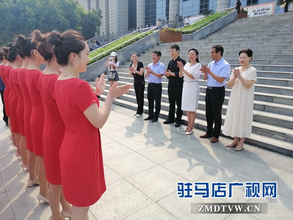 第二十二屆中國(guó)農(nóng)產(chǎn)品加工投洽會(huì)政務(wù)講解員換裝亮相