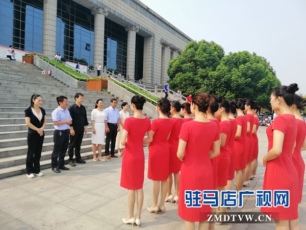 第二十二屆中國(guó)農(nóng)產(chǎn)品加工投洽會(huì)政務(wù)講解員換裝亮相