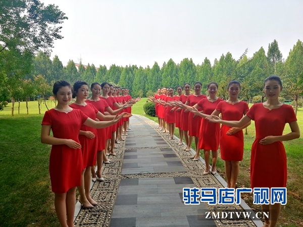 第二十二屆中國(guó)農(nóng)產(chǎn)品加工投洽會(huì)政務(wù)講解員換裝亮相