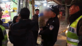 粗心老爸出門丟垃圾，把2歲兒子也丟了…原因哭笑不得！