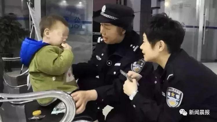 粗心老爸出門丟垃圾，把2歲兒子也丟了…原因哭笑不得！