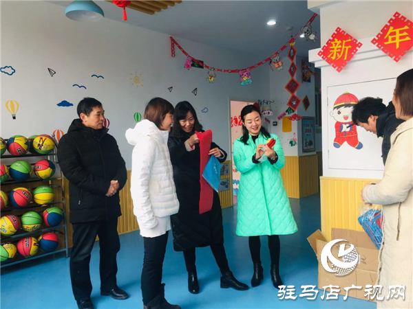 開發(fā)區(qū)開展“把愛帶回家·寒假暖冬”關(guān)愛兒童成長(zhǎng)慰問活動(dòng)