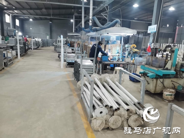 汝南縣板店鄉(xiāng)：扶貧車間忙復工促生產(chǎn)