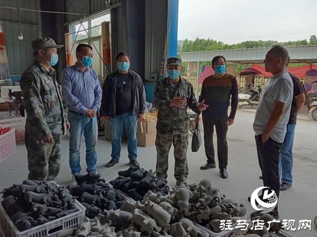 駐馬店軍分區(qū)政委袁冬視察督導老關莊村脫貧攻堅工作