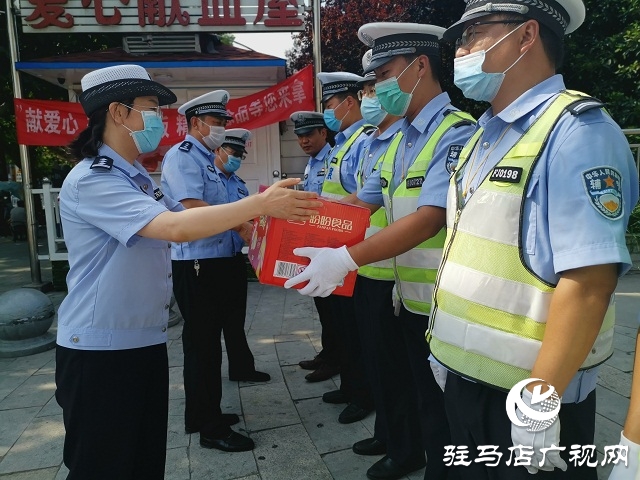 向堅守在高溫一線的人民警察致敬！