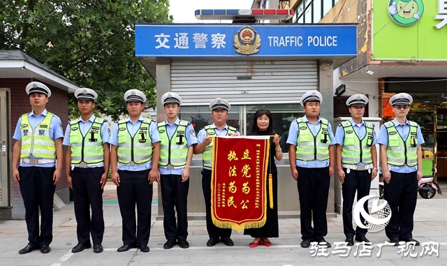 暖心！群眾將錦旗送到崗位上