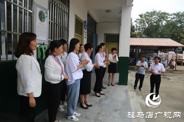 深深敬師義、濃濃關(guān)愛情  ——平輿縣古槐街道黨政主要領(lǐng)導(dǎo)教師節(jié)看望慰問一線教師及教育工作者
