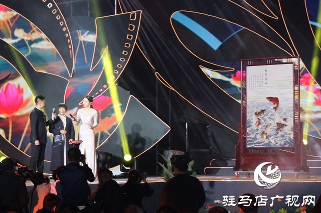 宿鴨湖畔慶豐收 梁祝故里話振興 2020中國農(nóng)民豐收節(jié)——第三屆中國農(nóng)民電影節(jié)在汝南縣開幕