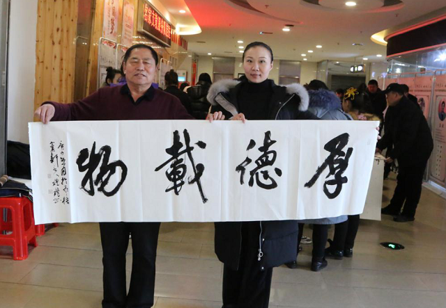 駐馬店文藝名家支教服務(wù)隊走進(jìn)花之梧培訓(xùn)學(xué)校