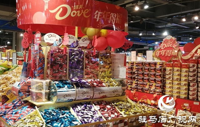 駐馬店：張燈結彩年味濃 年貨市場迎春忙