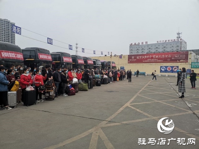 2021年我市首批“點對點”返崗復(fù)工免費直通車出發(fā)