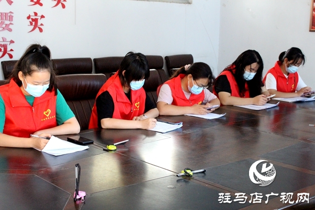 汝南縣古塔街道付樓社區(qū)大學(xué)生志愿者：青春在抗疫一線(xiàn)釋放