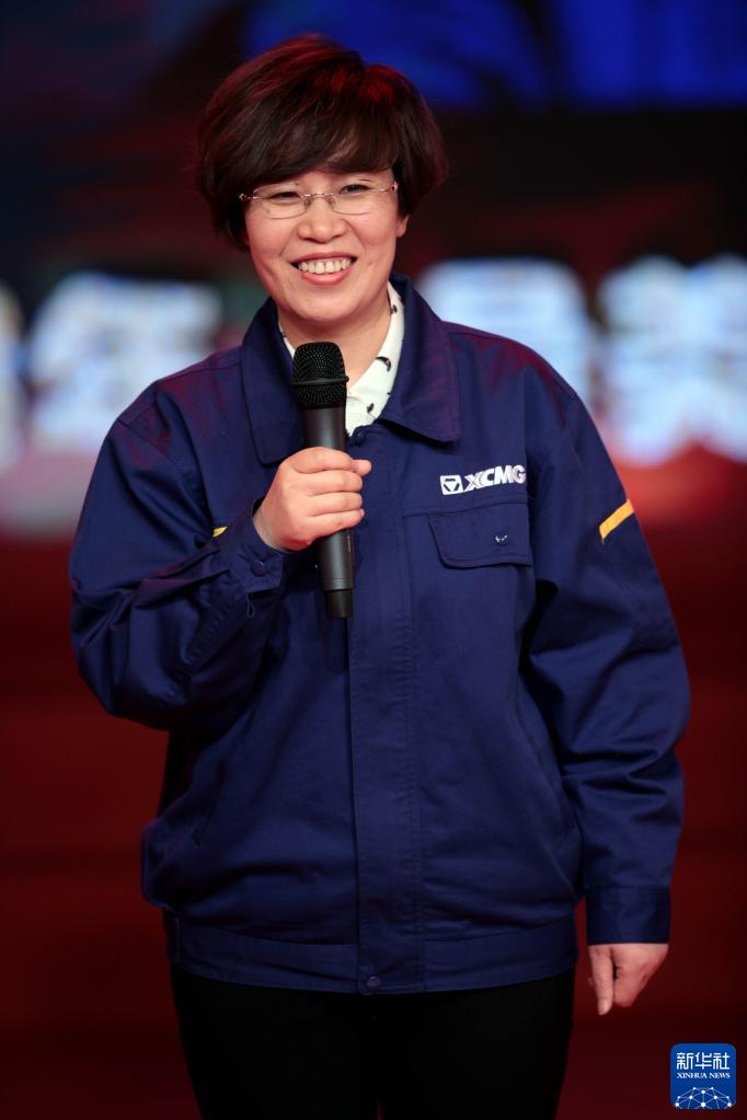 奮斗百年路 啟航新征程·中國(guó)共產(chǎn)黨人的精神譜系｜愛崗敬業(yè)、爭(zhēng)創(chuàng)一流——?jiǎng)谀＞袷鲈u(píng)