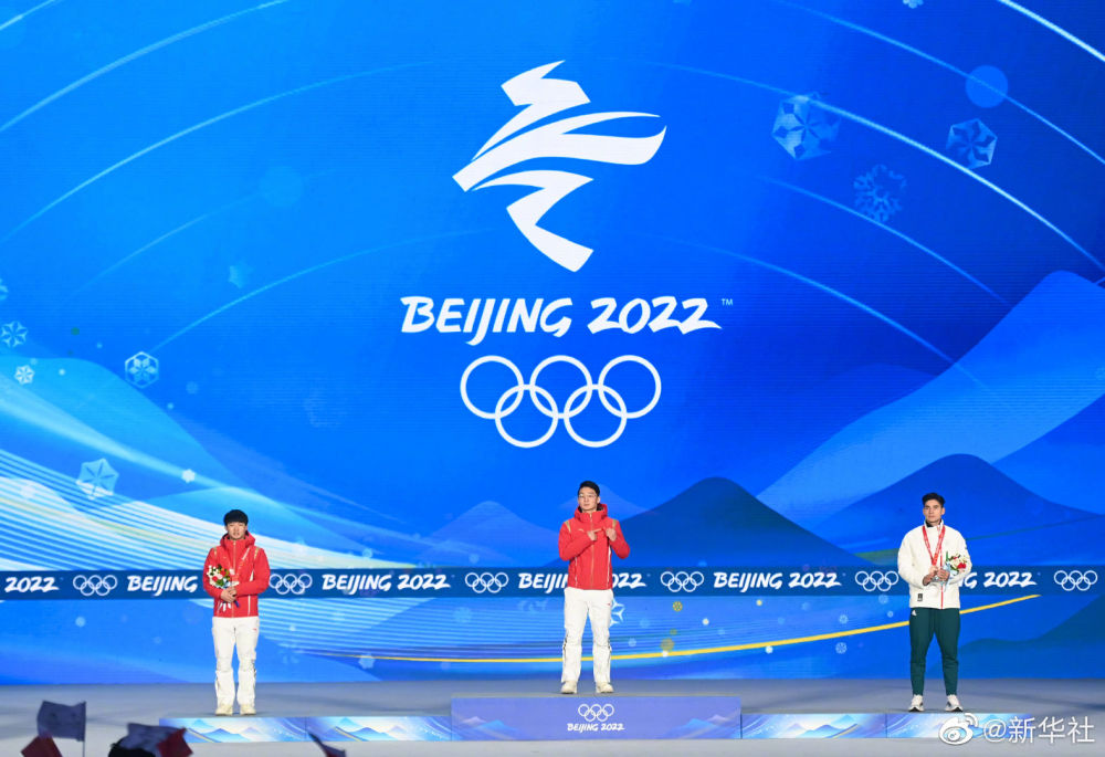 今夜三面五星紅旗升起！中國健兒領(lǐng)獎高清大圖來了