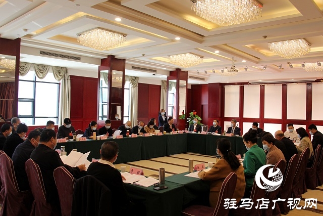 駐馬店市政協(xié)委員分組討論政府工作報(bào)告和計(jì)劃、財(cái)政等報(bào)告