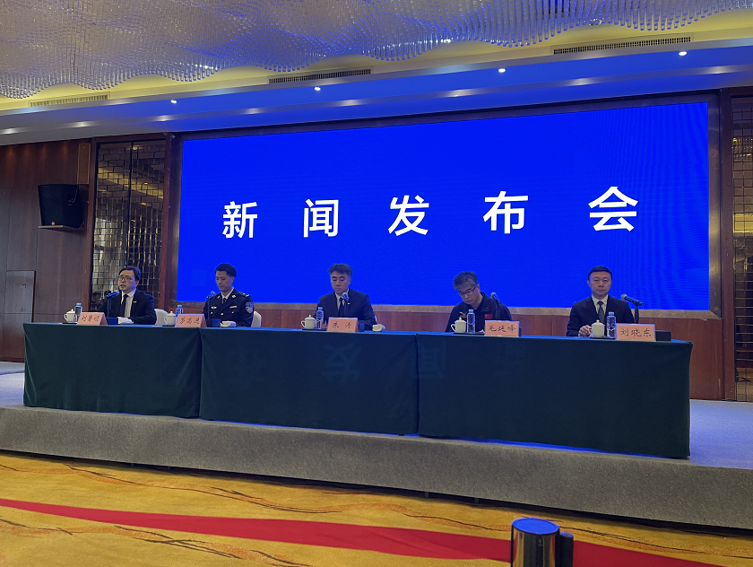 最新通報：發(fā)現(xiàn)、提取現(xiàn)場指紋檢材18份、遺物101件
