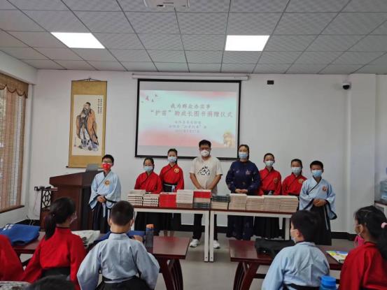 泌陽(yáng)縣組織開展“經(jīng)典潤(rùn)童年 護(hù)苗助成長(zhǎng) ”圖書捐贈(zèng)活動(dòng)
