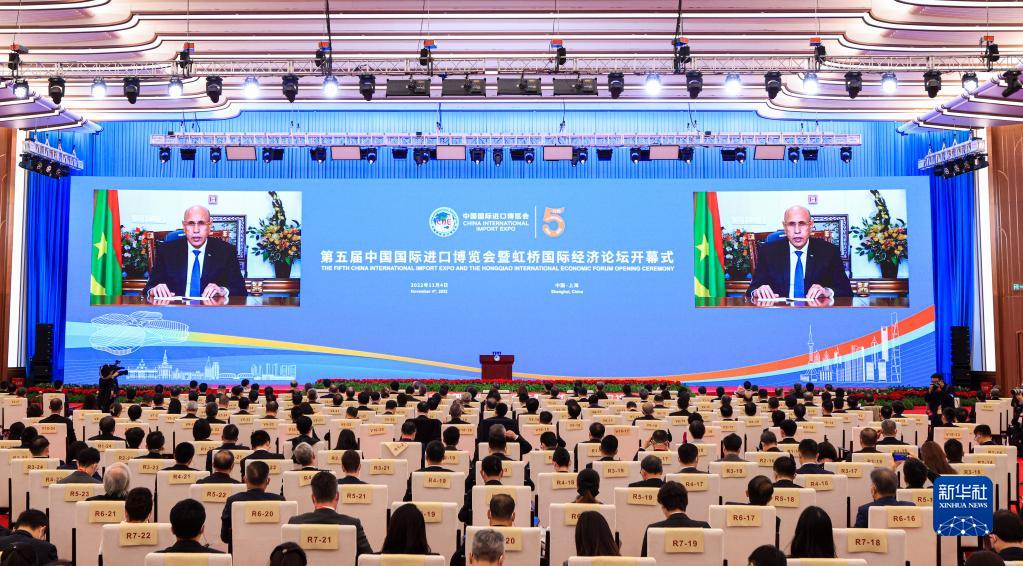 共享中國市場(chǎng)機(jī)遇 共創(chuàng)開放繁榮美好未來——習(xí)近平主席在第五屆進(jìn)博會(huì)開幕式上的重要宣示為建設(shè)開放型世界經(jīng)濟(jì)注入強(qiáng)大正能量 